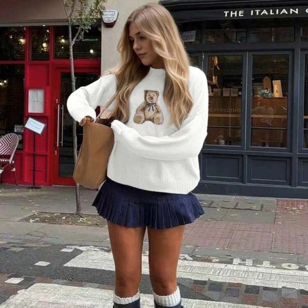 White Round Neck Long Sleeve Teddy Bear Print Sweater 🧸